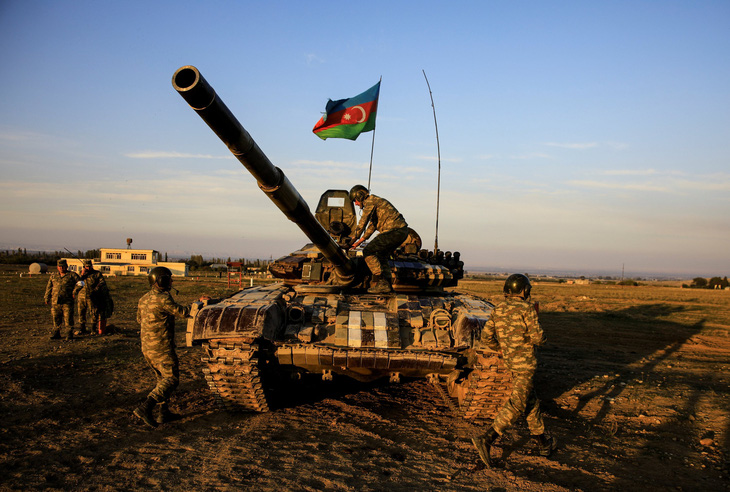 Quân đội Azerbaijan tập huấn trong giai đoạn xung đột quân sự giữa Baku và vùng ly khai Nagorno-Karabakh diễn ra hồi cuối năm 2020 - Ảnh: REUTERS
