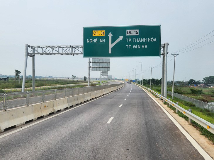 Đường cao tốc từ Ninh Bình tới Nghệ An đã đưa vào khai thác - Ảnh: TUẤN PHÙNG