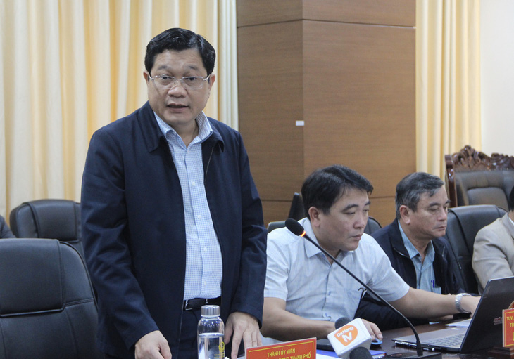 Phó chủ tịch HĐND TP Trần Phước Sơn làm việc với các cơ quan, đơn vị về giám sát công tác quản lý, bình ổn thị trường hàng hóa - Ảnh: HĐND