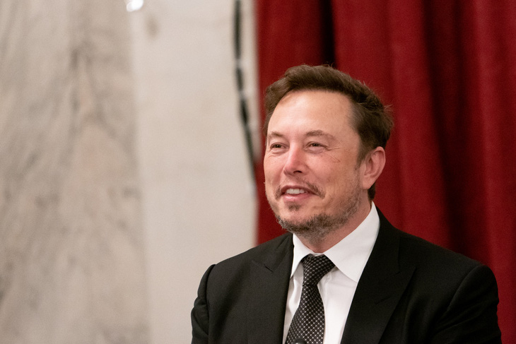 Tỉ phú Elon Musk tiếp tục thực hiện nhiều thay đổi với mạng xã hội X - Ảnh: AFP