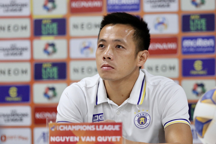 Tiền vệ Nguyễn Văn Quyết kêu gọi các đồng đội CLB Hà Nội tạo dấu ấn ở sân chơi AFC Champions League 2023 - 2024 - Ảnh: HOÀNG TÙNG