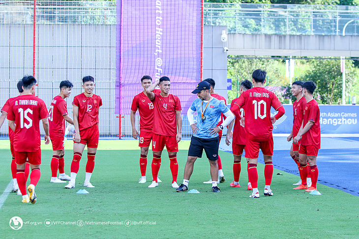 Toàn đội Olympic Việt Nam đang có tinh thần tốt trước trận ra quân Asiad 19 - Ảnh: VFF