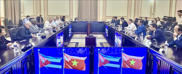 Phó thủ tướng Trần Hồng Hà gặp Chủ tịch Quốc hội Cuba Esteban Lazo Hernández tại tòa nhà Quốc hội Cuba - Ảnh: TTXVN