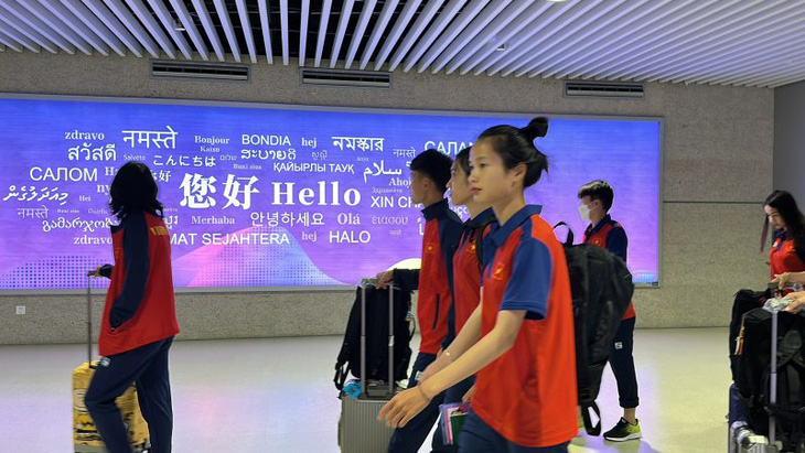 Đội tuyển nữ Việt Nam đặt chân đến Ôn Châu (Trung Quốc) - Ảnh: VFF