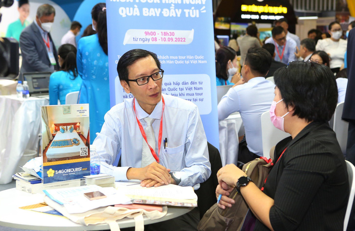 Đông đảo khách hàng đã được Saigontourist Group tư vấn sử dụng các dịch vụ áp dụng chương trình ưu đãi lớn - Hội chợ ITE HCMC 2022