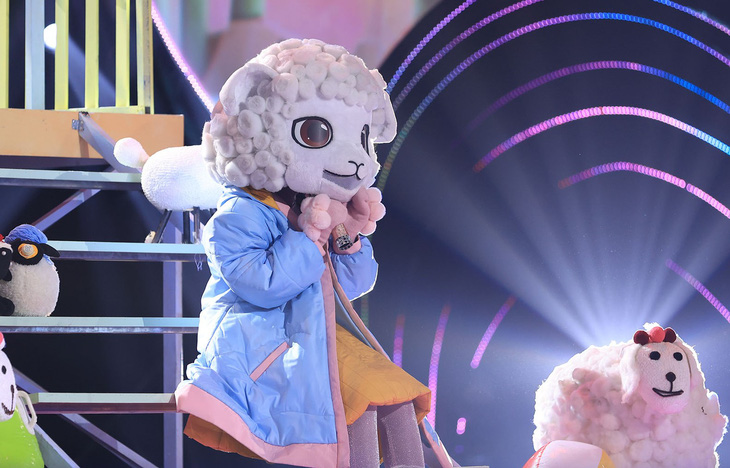 Cừu Bông biểu diễn trong chương trình Ca sĩ mặt nạ - Ảnh: BTC