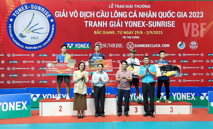Tiến Minh (hàng sau, thứ hai từ trái qua) vô địch quốc gia năm 2023 - Ảnh: VBF