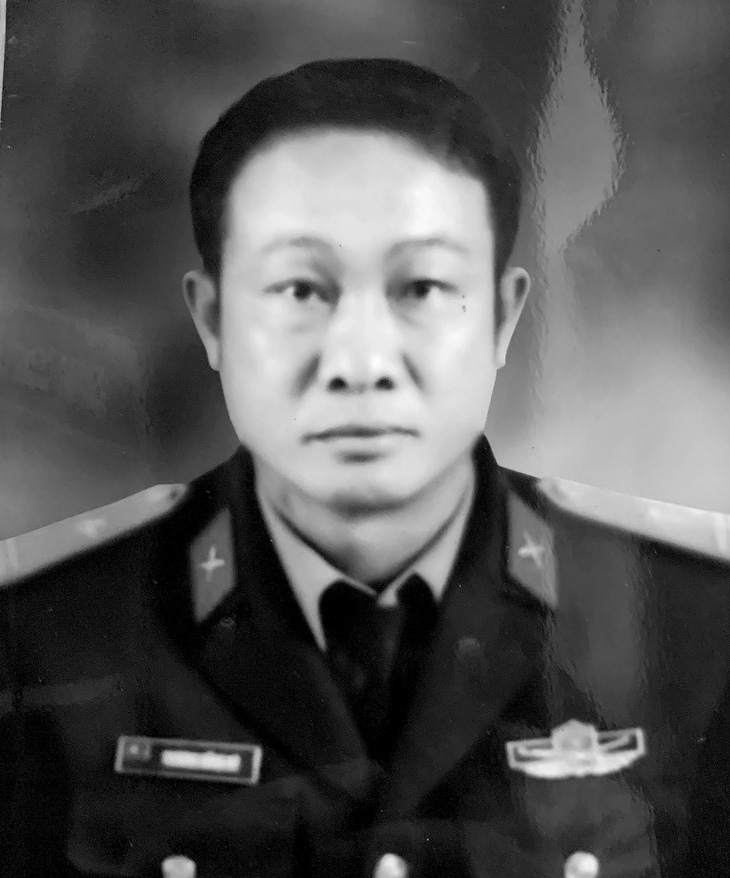 Ông Trương Hồng Kỳ được truy thăng quân hàm từ thiếu tá lên trung tá sau khi đã quên mình cứu 2 người đuối nước - Ảnh: Bộ CHQS tỉnh Phú Yên cung cấp