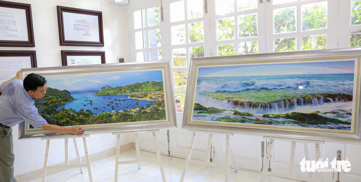 Hai tác phẩm nhiếp ảnh thiên nhiên tuyệt đẹp ở vịnh Vĩnh Hy và Hang Rái của nghệ sĩ Lê Văn Hùng - Ảnh: DUY NGỌC