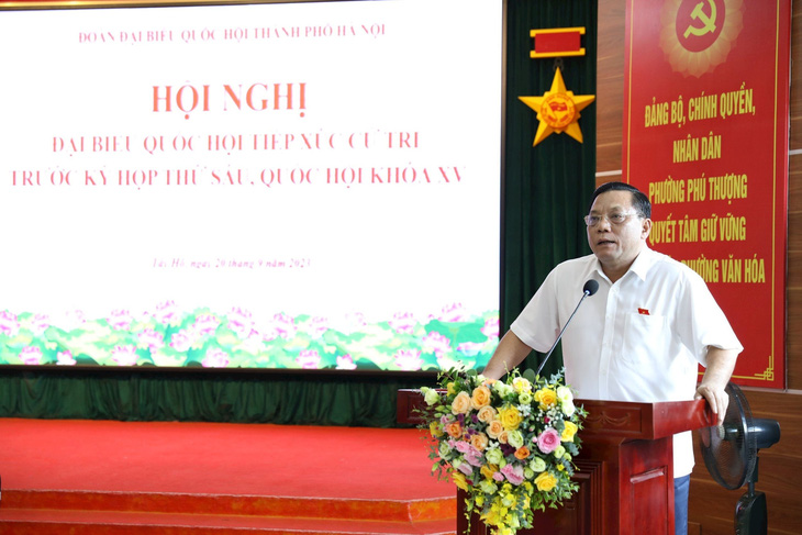 Trung tướng Nguyễn Hải Trung, giám đốc Công an TP Hà Nội, trả lời kiến nghị cử tri - Ảnh: Đoàn đại biểu Quốc hội TP Hà Nội