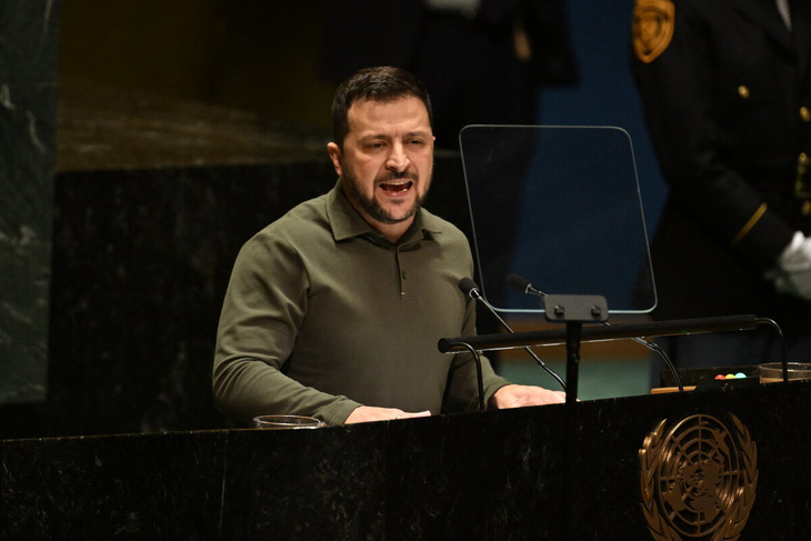 Tổng thống Ukraine Volodymyr Zelensky phát biểu trước Đại hội đồng Liên Hiệp Quốc ở New York, Mỹ ngày 19-9 - Ảnh: AFP