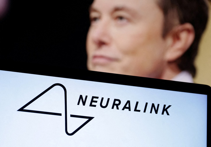 Tỉ phú Elon Musk nuôi tham vọng lớn với công nghệ của Neuralink - Ảnh: REUTERS