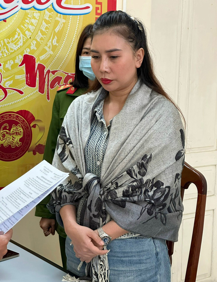 Bà Phạm Thị Minh Phi tại cơ quan công an - Ảnh: Công an cung cấp