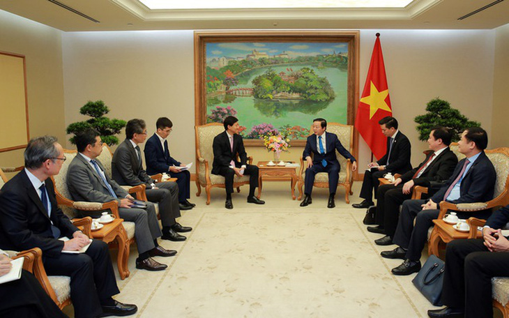 Trao đổi với ông Harada Hidenori, Phó thủ tướng Trần Hồng Hà mong muốn chuỗi dự án khí Lô B là điểm sáng trong hợp tác kinh tế giữa Nhật Bản và Việt Nam - Ảnh: VGP