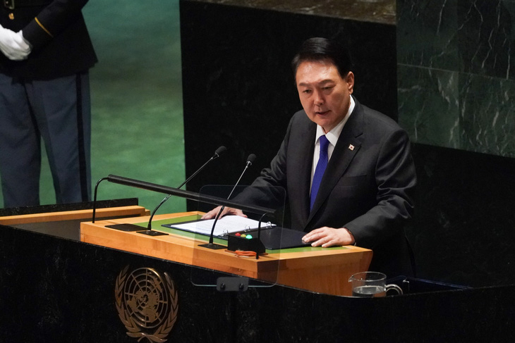 Tổng thống Hàn Quốc Yoon Suk Yeol phát biểu tại Đại hội đồng Liên Hiệp Quốc ngày 20-9 - Ảnh: AFP