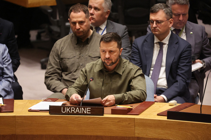 Tổng thống Ukraine Volodymyr Zelensky phát biểu tại Hội đồng Bảo an Liên Hiệp Quốc ngày 20-9 - Ảnh: AFP