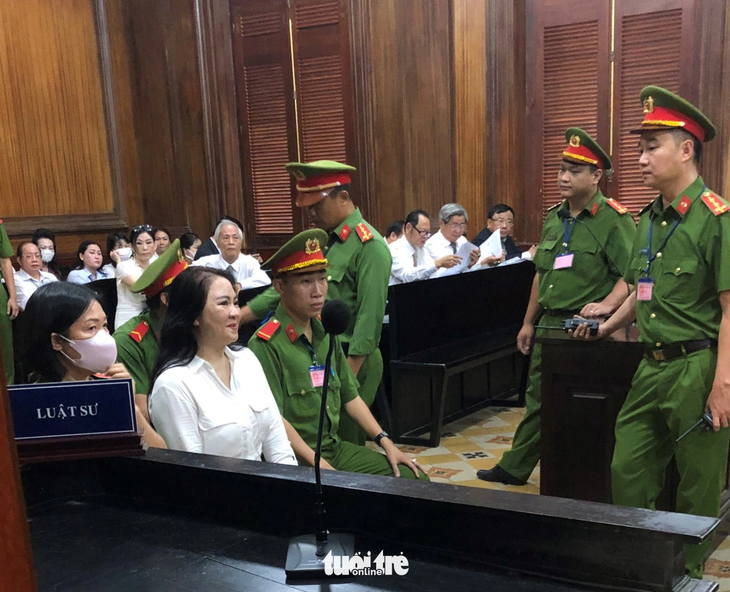 Bị cáo Nguyễn Phương Hằng tại phiên tòa ngày 21-9- Ảnh: A.T