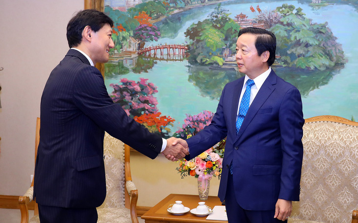 Phó thủ tướng Trần Hồng Hà tiếp ông Harada Hidenori, chủ tịch, tổng giám đốc Công ty Thăm dò và Khai thác dầu khí Mitsui. Ảnh: VGP