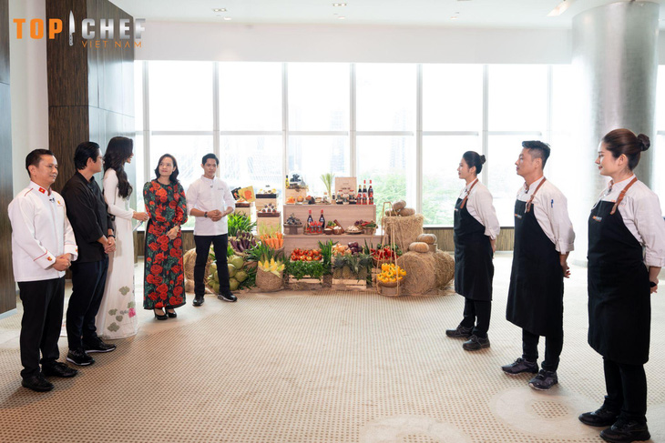 Các giám khảo và đại diện nhà tài trợ Chin-su, khách sạn 5 sao Le Meridien công bố đề thi cho các Chef