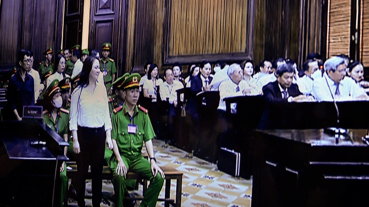 Bị cáo Nguyễn Phương Hằng tại phiên tòa - Ảnh N.Đ. chụp qua màn hình