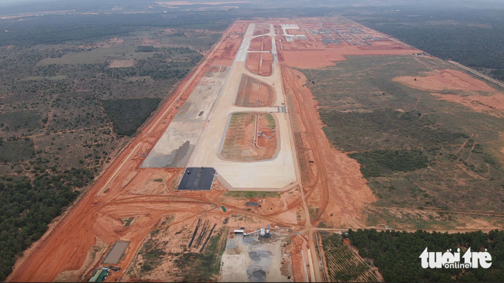 Sân bay Phan Thiết đang được xây dựng - Ảnh: ĐỨC TRONG