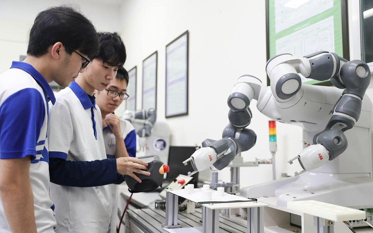 Đại học Quốc gia Hà Nội triển khai chính sách thu hút nhà khoa học xuất sắc về làm việc