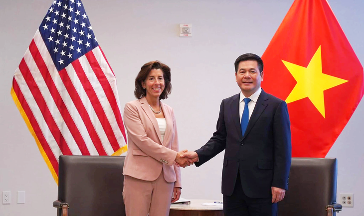 Bộ trưởng Bộ Công Thương Nguyễn Hồng Diên làm việc với bà Gina Raimondo - bộ trưởng Bộ Thương mại Mỹ (DOC) - Ảnh: BCT