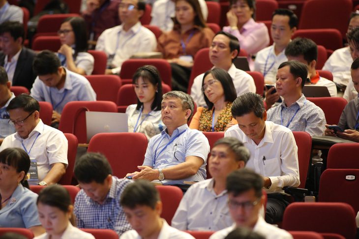 A large number of delegates heard presentations on digital transformation and the application of new information technologies - Photo: HUY PHUC