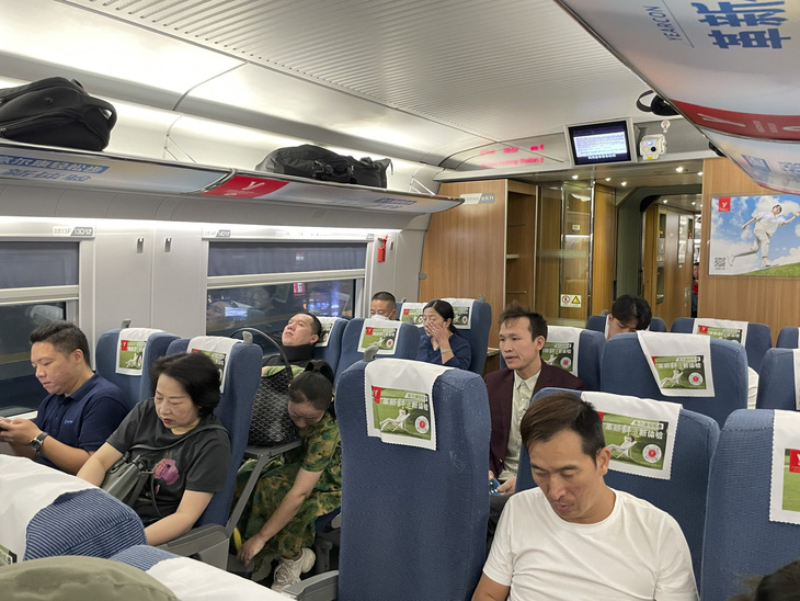 Hình ảnh bên trong tàu điện đi từ Hàng Châu sang Ôn Châu - Ảnh: ĐỨC KHUÊ