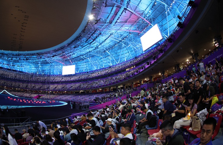Sân vận động Olympic Hàng Châu trước giờ khai mạc - Ảnh: Reuters