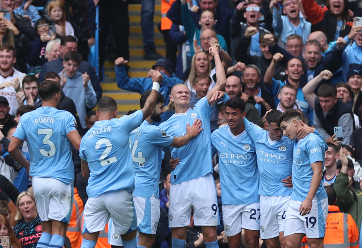 Niềm vui của các cầu thủ Man City sau khi ghi bàn vào lưới Nottingham Forest - Ảnh: REUTERS