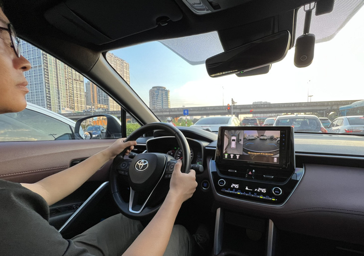 Most car owners these days have dash cams installed - Photo: NAM TRAN