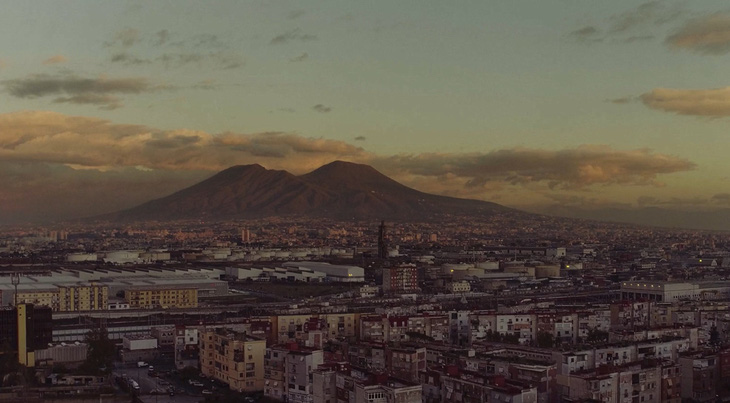 Toàn cảnh thành phố Naples - Ảnh cắt từ trailer