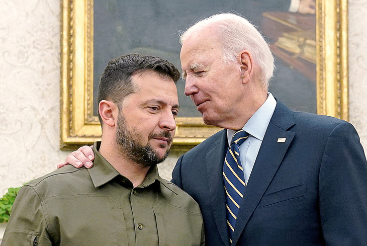 Tổng thống Zelensky (trái) và Tổng thống Biden trong cuộc gặp tại Nhà Trắng vào ngày 21-9 - Ảnh: Reuters