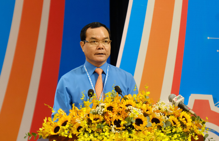 Chủ tịch Tổng liên đoàn Lao động Việt Nam Nguyễn Đình Khang phát biểu tại đại hội - Ảnh: VŨ THỦY
