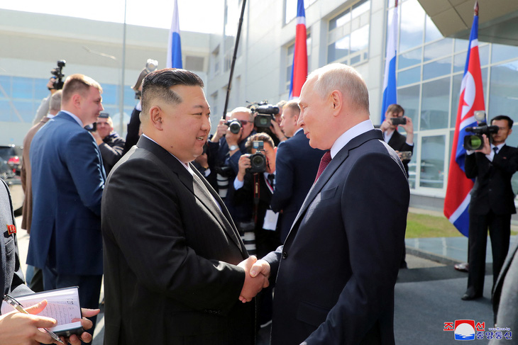 Nhà lãnh đạo Triều Tiên Kim Jong Un gặp Tổng thống Nga Vladimir Putin ngày 13-9 - Ảnh: REUTERS