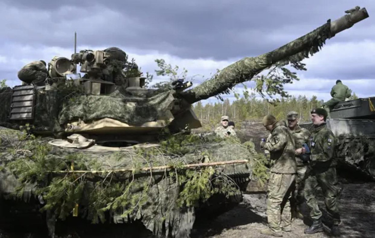 Một chiếc xe tăng Abrams (do Mỹ sản xuất) được sử dụng trong cuộc tập trận ở Phần Lan hồi tháng 5 - Ảnh: AFP
