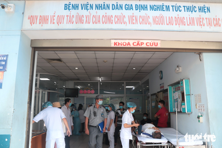 Khoa cấp cứu Bệnh viện Nhân dân Gia Định (TP.HCM) - nơi tiếp nhận ban đầu hai nạn nhân bị đa chấn thương nặng trong vụ sập nhà 4 tầng ở quận Bình Thạnh ngày 24-9 - Ảnh: XUÂN MAI