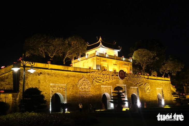 Tour đêm Giải mã Hoàng thành Thăng Long là chương trình du lịch trải nghiệm cho du khách khi đến thăm thủ đô Hà Nội - Ảnh: HÀ THANH