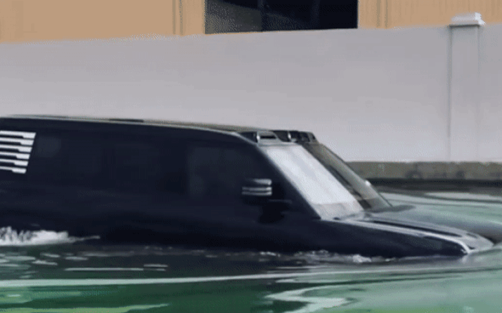 Xe điện BYD khoe khả năng lội nước và nổi trên nước, đối đầu Range Rover và Mercedes-Benz G-Class