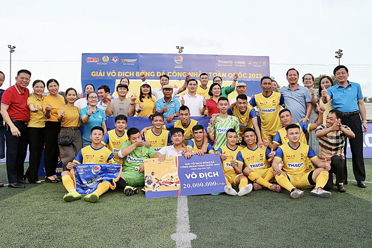 Đội bóng Công đoàn Nghệ An giành chức vô địch - Ảnh: HOÀNG TÙNG