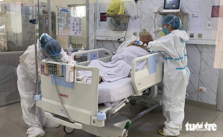 Bệnh nhân mắc COVID-19 điều trị tại Bệnh viện Bệnh nhiệt đới (TP.HCM) hồi tháng 3-2023 - Ảnh: XUÂN MAI 