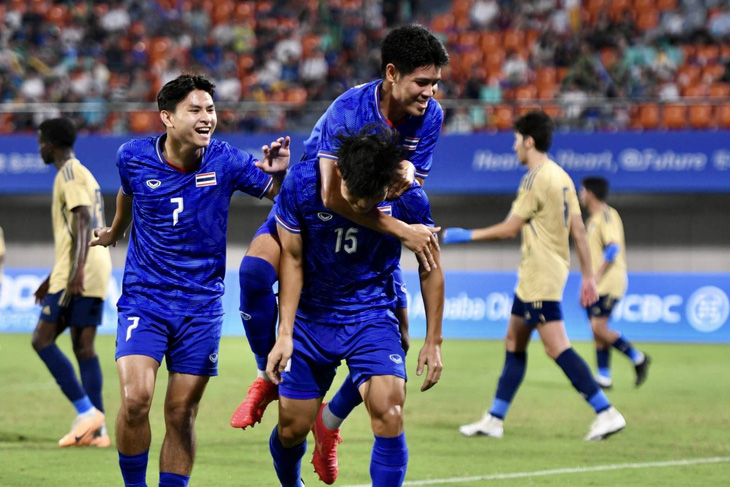 Tuyển Olympic Thái Lan giành vé vào vòng 16 đội bóng đá nam Asiad 19 cùng Myanmar và Indonesia - Ảnh: SIAMSPORTS