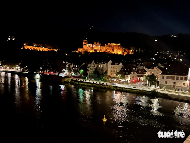 Lâu đài Heidelberg lung linh, huyền ảo trong bóng đêm - Ảnh: C.NHẬT