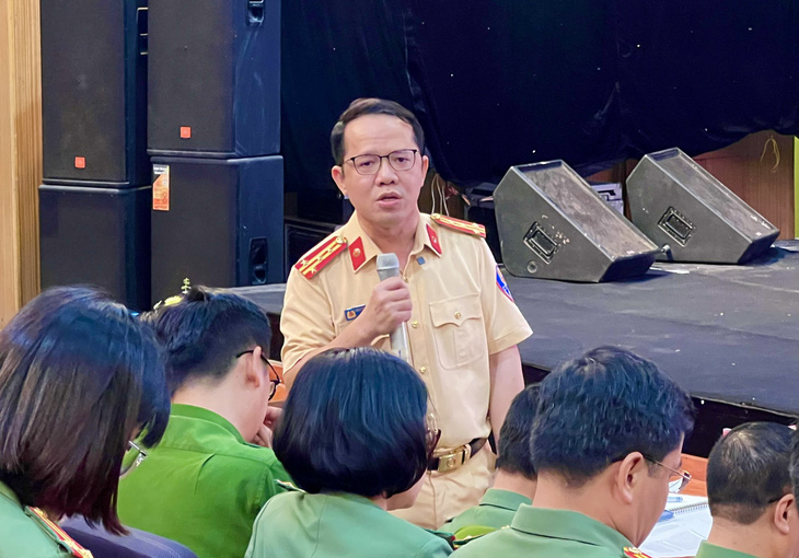Đại tá Nguyễn Quang Nhật thông tin tại tọa đàm - Ảnh: DANH TRỌNG