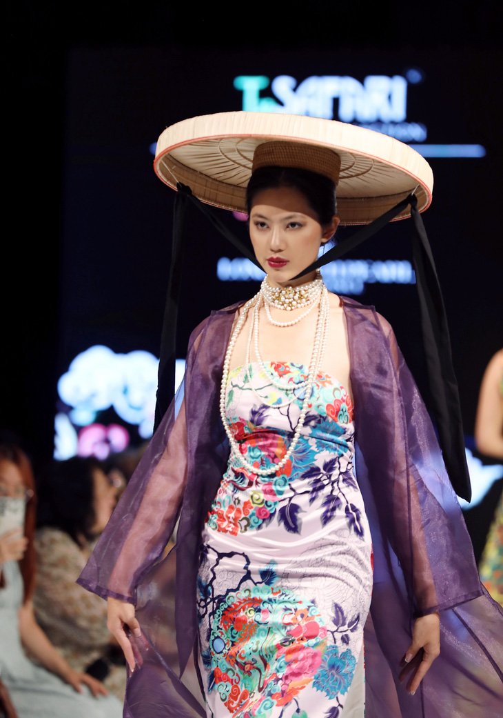 Nhà thiết kế Hồ Trần Dạ Thảo giới thiệu 'di sản Việt' tại London Fashion Week - Ảnh 5.