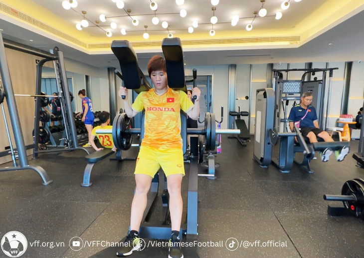 Đội tuyển nữ Việt Nam tập gym vào hôm nay (26-9) - Ảnh: VFF