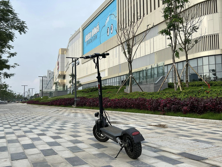 Xe scooter điện có thể trở thành món đồ tiện dụng với chủ ô tô - Ảnh: Hội xe scooter điện Việt Nam/Facebook