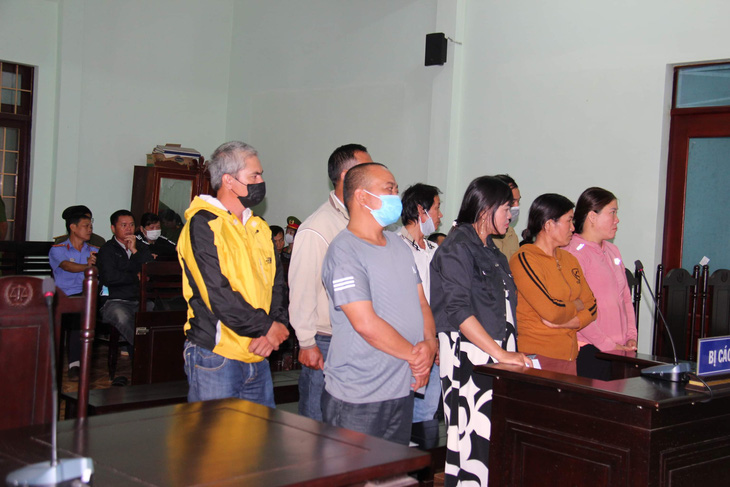 Có 9 bị cáo lãnh án do bắt giữ người trái pháp luật xảy ra tại xã Hòa Đông, Krông Pắk (Đắk Lắk) năm 2022 - Ảnh: ĐINH NGA