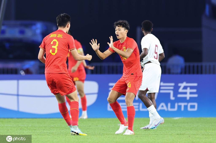 Cầu thủ Trung Quốc ăn mừng sau khi ghi bàn vào lưới Qatar - Ảnh: Sohu